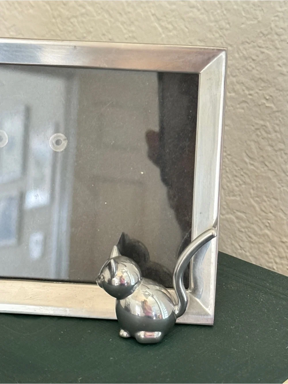 MCM Chrome Silver Cat Accent Picture Frame Holds 4 × 6 inch photo